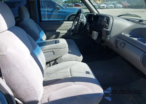 1996 GMC Sierra C1500 z USA, uszkodzony, nr VIN 2GTEC19M9T1527701